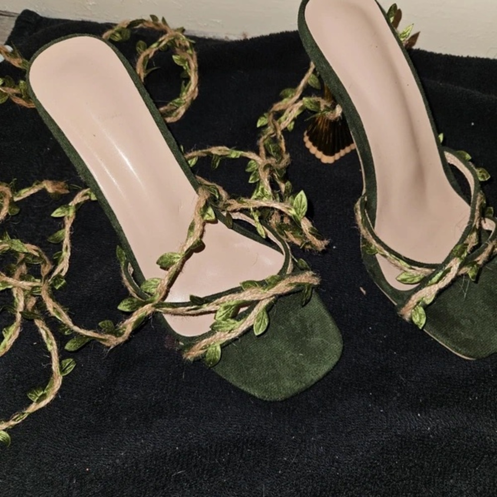 SHEIN Olive Green Leaf Wrap Mules